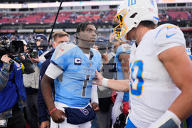 Chargers Titans Football