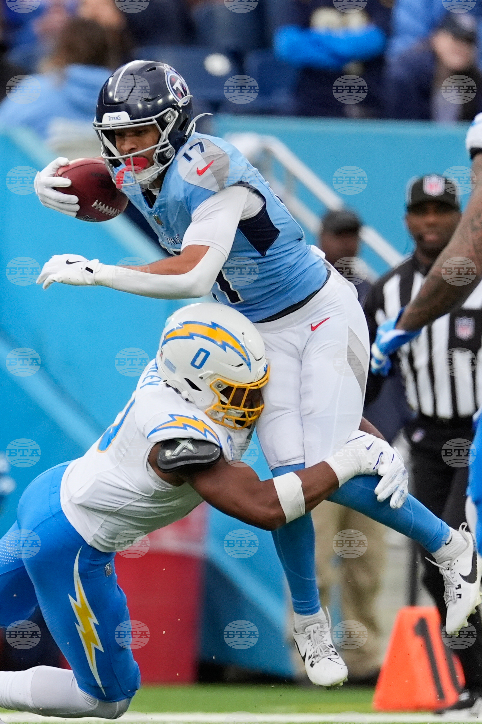 Chargers Titans Football