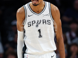 Spurs Suns Basketball