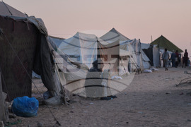 Mideast Wars Living in Cemeteries