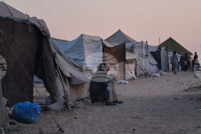 Mideast Wars Living in Cemeteries