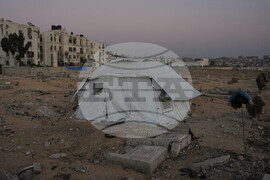 Mideast Wars Living in Cemeteries