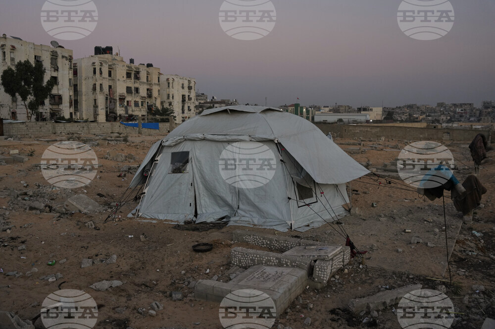 Mideast Wars Living in Cemeteries