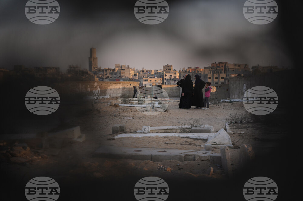 Mideast Wars Living in Cemeteries