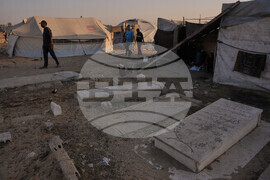 Mideast Wars Living in Cemeteries