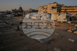 Mideast Wars Living in Cemeteries