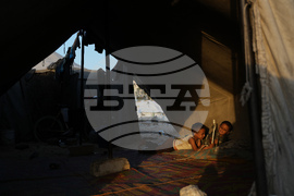 Mideast Wars Living in Cemeteries