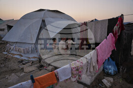 Mideast Wars Living in Cemeteries