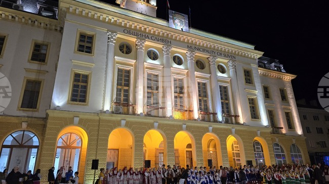 Традицията не трябва да се надгражда, а да се съхрани и предаде, каза Йордан Янев, организатор на инициативата „Хорото: Да, на българското!“ 