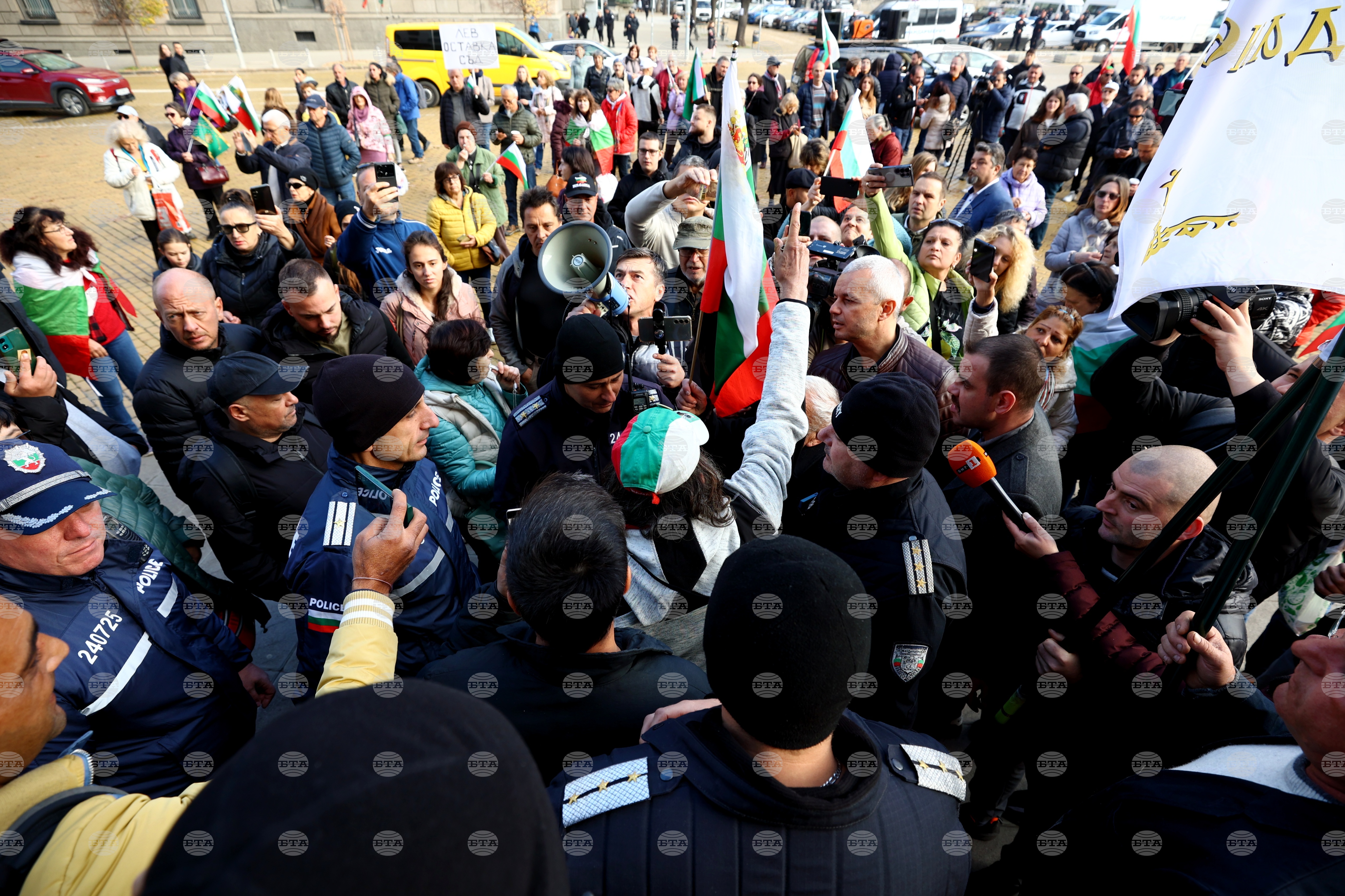 Stranka Vazrazhdane protestirala proti evru ob obisku Christine Lagarde v Sofiji