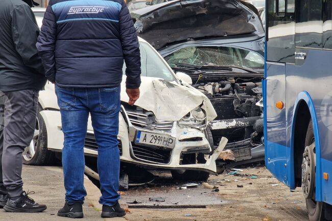 През изминалото денонощие 27 души са ранени при катастрофи, съобщи МВР 