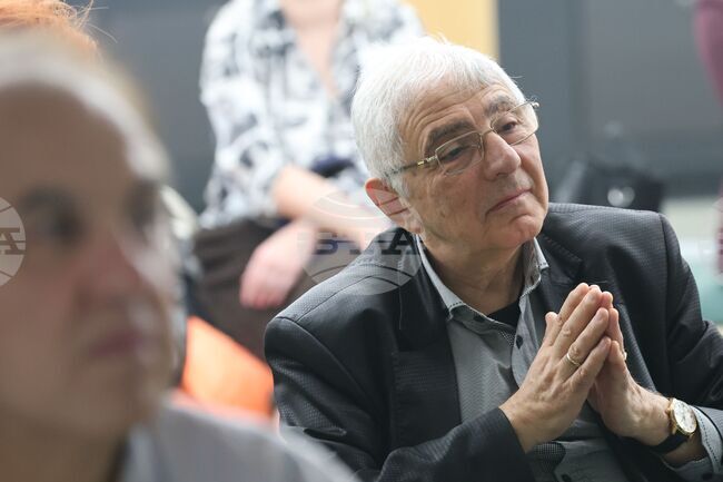 Свещената връзка между поезията и музиката е водеща за успеха на инициативата „Светилник“, каза композиторът Хайгашод Агасян