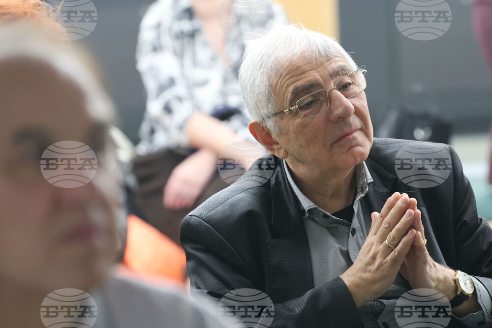 Централни хали - „Светилник: Че какво без песен е светът“ - инициатива