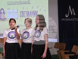 Централни хали - „Светилник: Че какво без песен е светът“ - инициатива