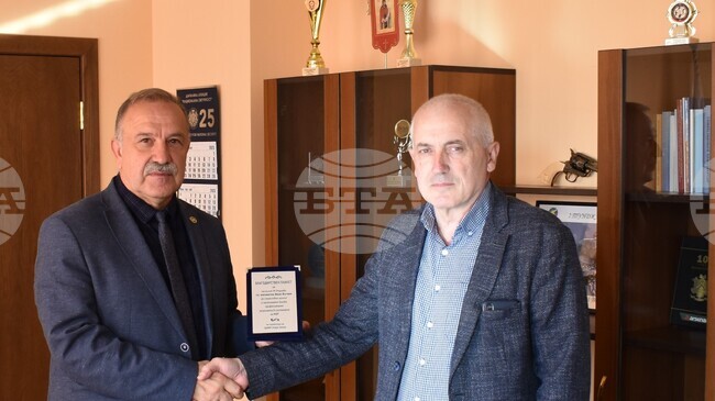 Началникът на Районното управление в Раднево получи почетен знак на Областната дирекция на МВР в Стара Загора