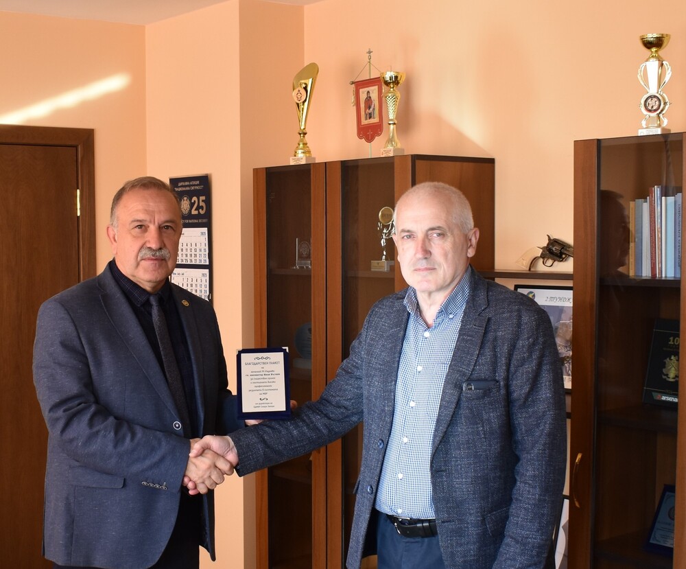 Началникът на Районното управление в Раднево получи почетен знак на Областната дирекция на МВР в Стара Загора