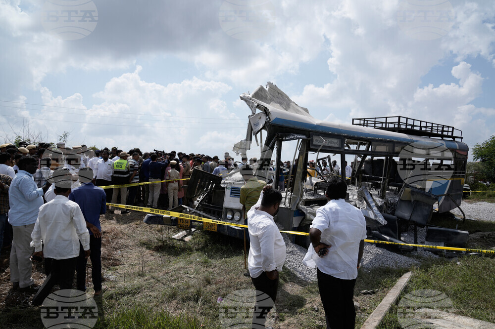 CORRECTION India Bus Accident