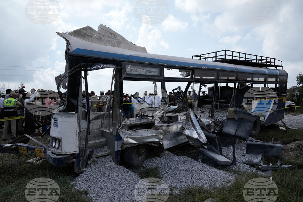 CORRECTION India Bus Accident