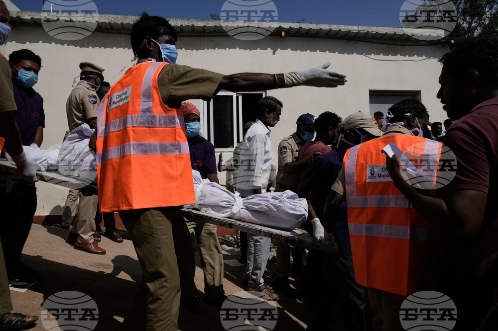 CORRECTION India Bus Accident