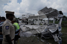 CORRECTION India Bus Accident