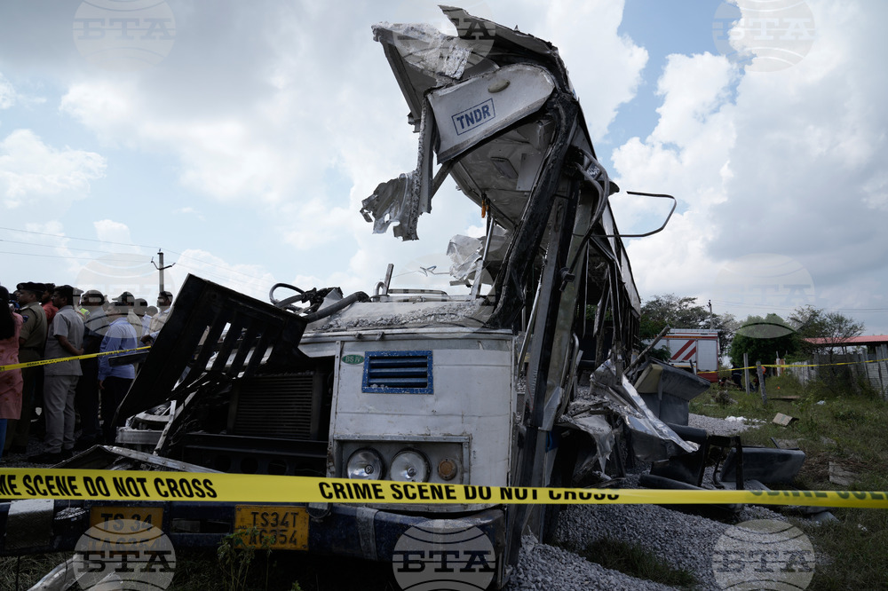 CORRECTION India Bus Accident