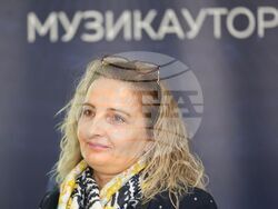 Централни хали - „Светилник: Че какво без песен е светът“ - инициатива