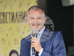 Централни хали - „Светилник: Че какво без песен е светът“ - инициатива