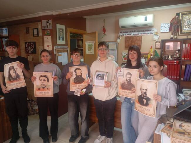 С тържество, беседа и творчески занимания беше отбелязан Денят на народните будители в Българското неделно училище в Хатива, Испания