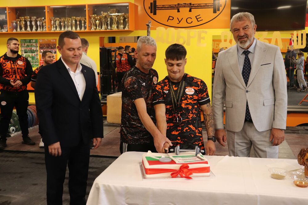  Русе посрещна европейския вицешампион по вдигане на тежести Дениз Данев