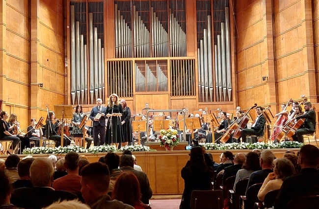 Под патронажа на вицепрезидента Йотова в София се проведе концерт с участието на банатски българи