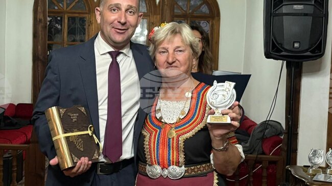 В „Сарафската къща“ на НДФ „13 века България“ в Самоков бяха връчени отличия на съвременни будители