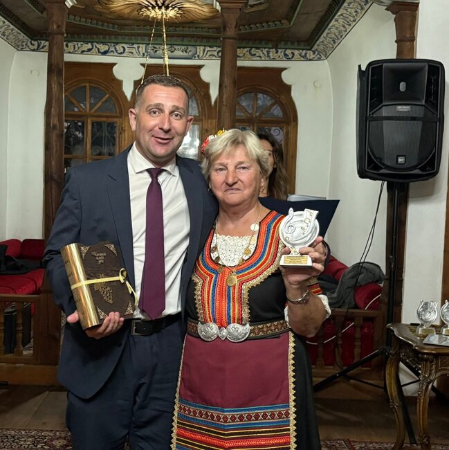 В „Сарафската къща“ на НДФ „13 века България“ в Самоков бяха връчени отличия на съвременни будители