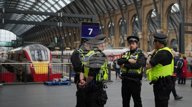 Агент заплашил играч от Висшата лига на Англия с пистолет