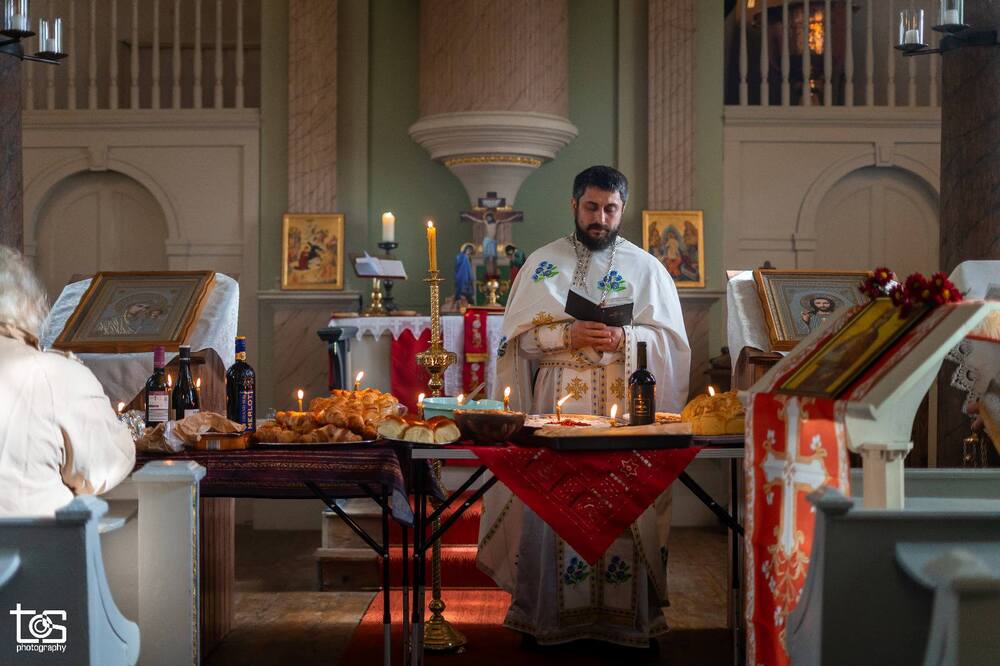 Заупокойна света божествена литургия и обща панихида бяха отслужени от отец Димитър Иванов на Архангелова задушница в Лайпциг