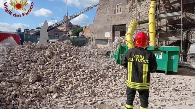 АНСА: Трима работници бяха ранени при рухване на историческа кула в Рим