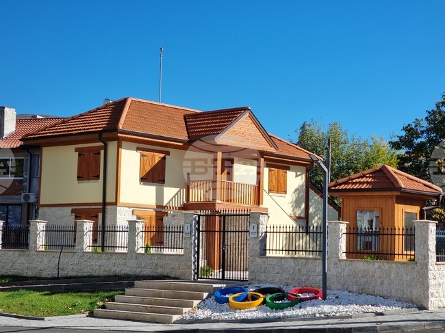 Представители на две национални федерации по вдигане на тежести пристигат в Момчилград за откриването на къщата музей „Наим Сюлейманоглу“