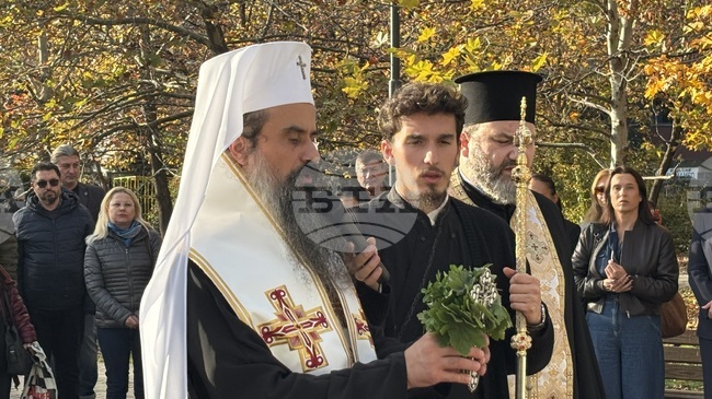 Патриарх Даниил отслужи тържествен водосвет в парка "Дамян Дамянов" при новостроящия се храм "Св. Пимен Зографски" в район "Изгрев" 
