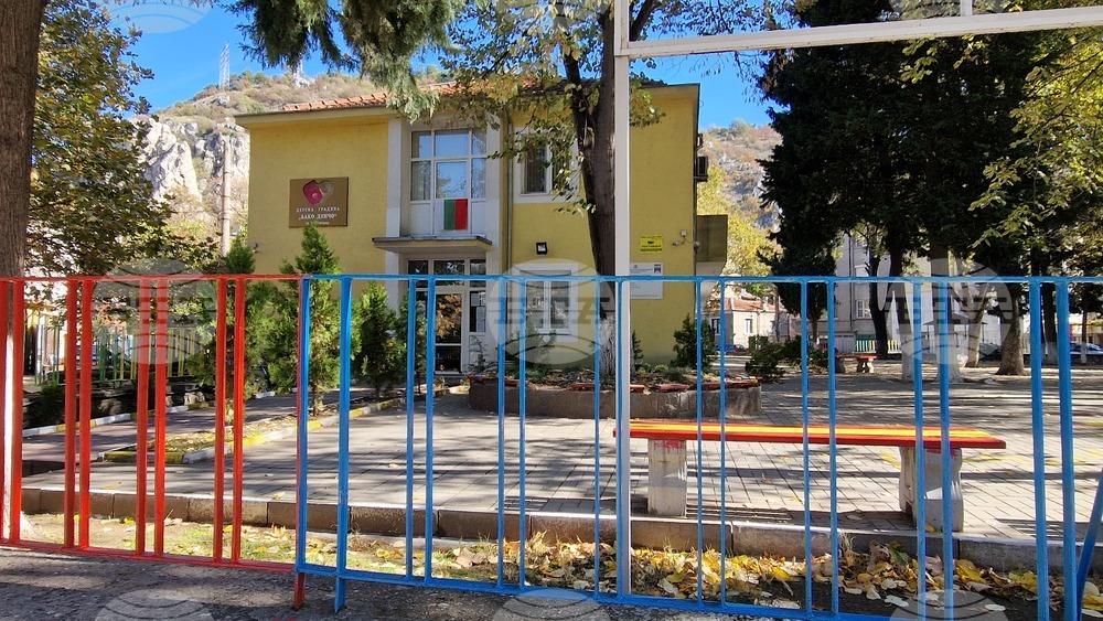 Изграждат пристройки на три детски градини в Асеновград за общо 130 деца със средства по програма на МОН