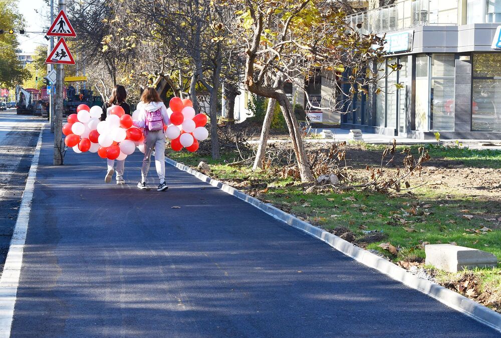 Продължават текущите ремонти на улици и тротоари в Разград – днес на ул. „Дунав“ и на ул. „Юмрукчал“