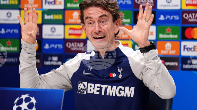 Футболистите на Тотнъм са поднесли извинения на клубния мениджър Томас Франк