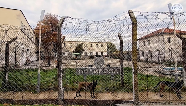 Около 40 полицаи са издирвали двамата избягали затворници в Ловеч