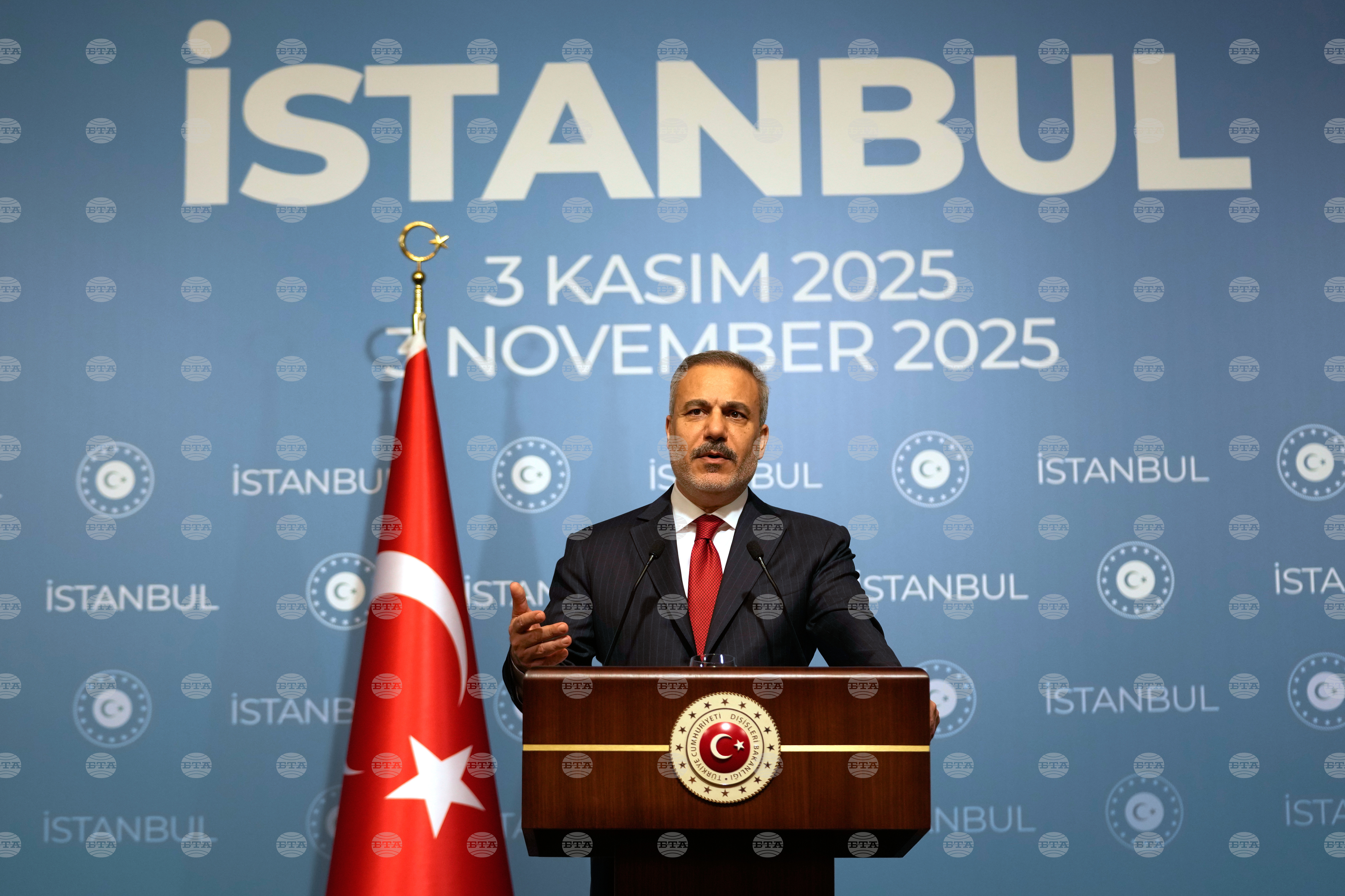 "Хамас" е готов да предаде властта на комитет от палестинци, каза турският външен министър