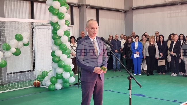 Езиковата интеграция е сред важните теми в законопроекта за промени в Закона за предучилищното и училищно образование, каза министър Красимир Вълчев