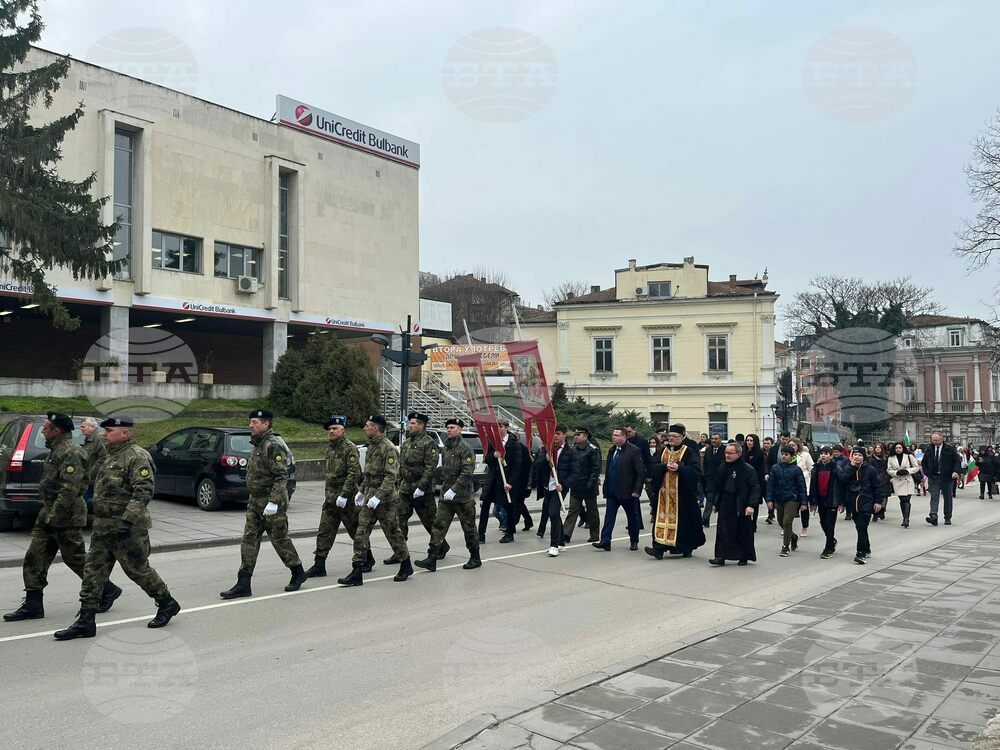С общоградското шествие и военен ритуал Свищов отбеляза Трети март