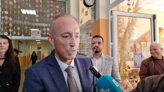 Две предложения, касаещи математиката, са включени в промените в Закона за предучилищното и училищно образование, каза министър Вълчев в с. Търнава