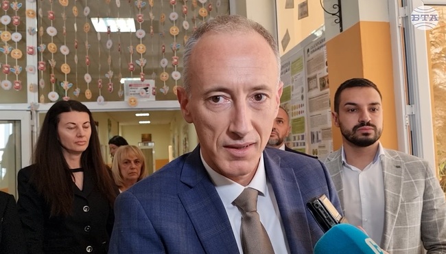 Две предложения, касаещи математиката, са включени в промените в Закона за предучилищното и училищно образование, каза министър Вълчев