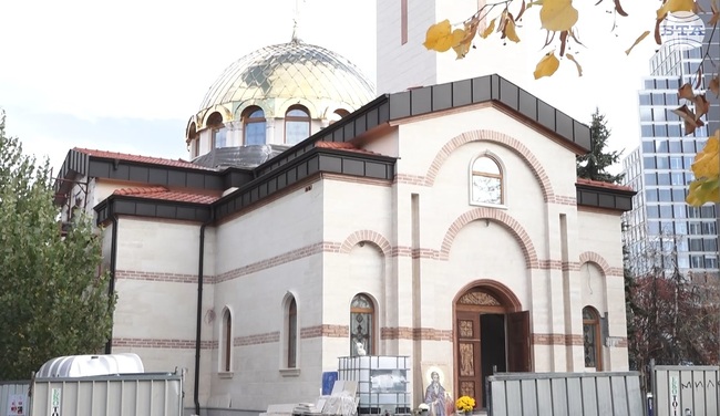 Патриарх Даниил отслужи тържествен водосвет в парка "Дамян Дамянов" при новостроящия се храм "Св. Пимен Зографски" в район "Изгрев"