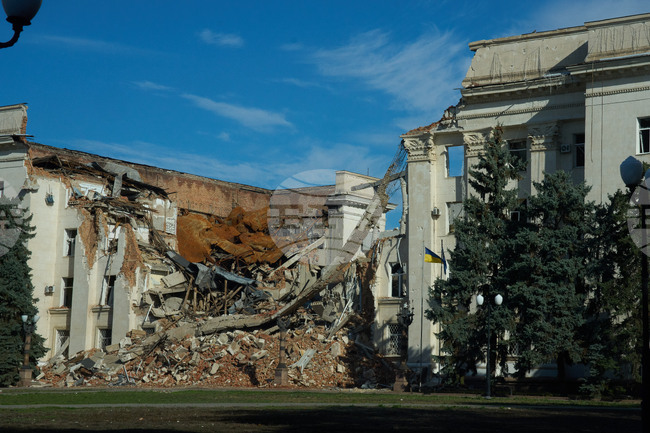 Руски обстрел на кафене в центъра на Херсон причини смъртта на трима души и рани други двама 