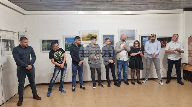 Млади фотографи ще дарят 1540 лева за лечението на смолянчанин, средствата са събрани по време на съвместната им изложба