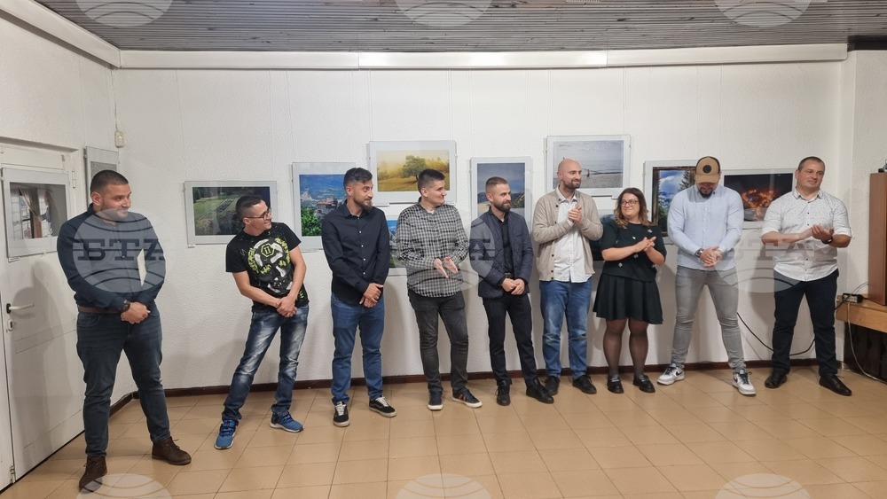 Млади фотографи ще дарят 1540 лева за лечението на смолянчанин, средствата са събрани по време на съвместната им изложба